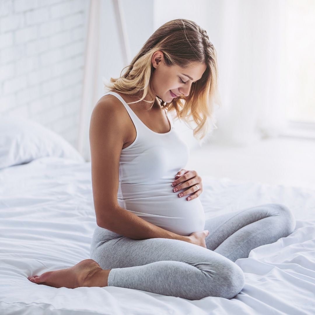 Hamilelikte Sıvı Alımının Önemi: Anne ve Bebek Sağlığı İçin Su Neden Kritik?